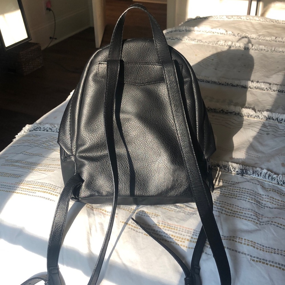 Backpack - Picture 2 of 4
